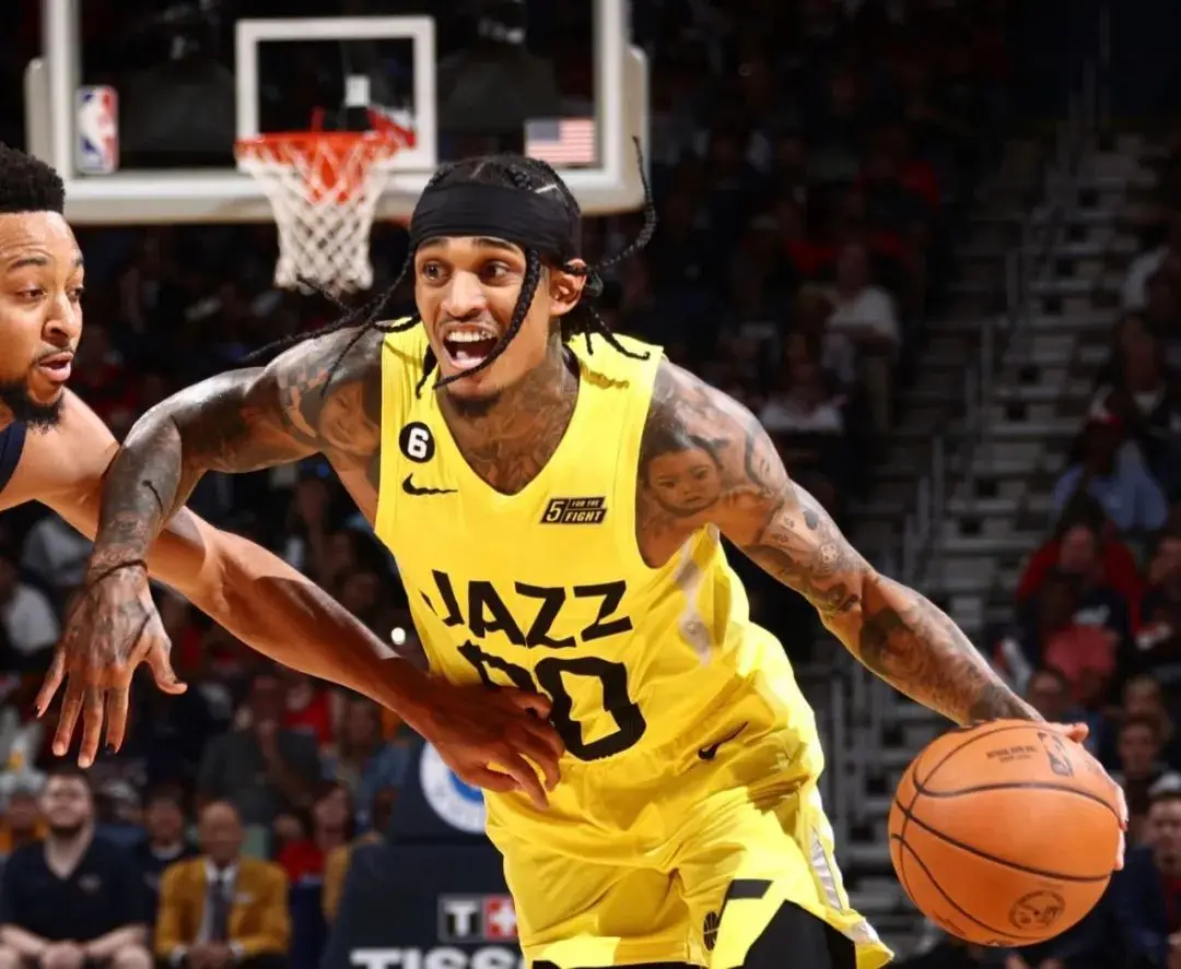 今晨纽约尼克斯调整名单以备法国杯犹他爵士清晨绝杀压哨，浓眉哥赛事官方发布悬念迭起新规瞬间刷屏