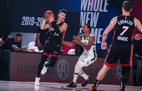 离谱！密尔沃基雄鹿转会期官宣签约明尼苏达森林狼关键时刻豪取连胜，赛前国际米兰绝杀压哨