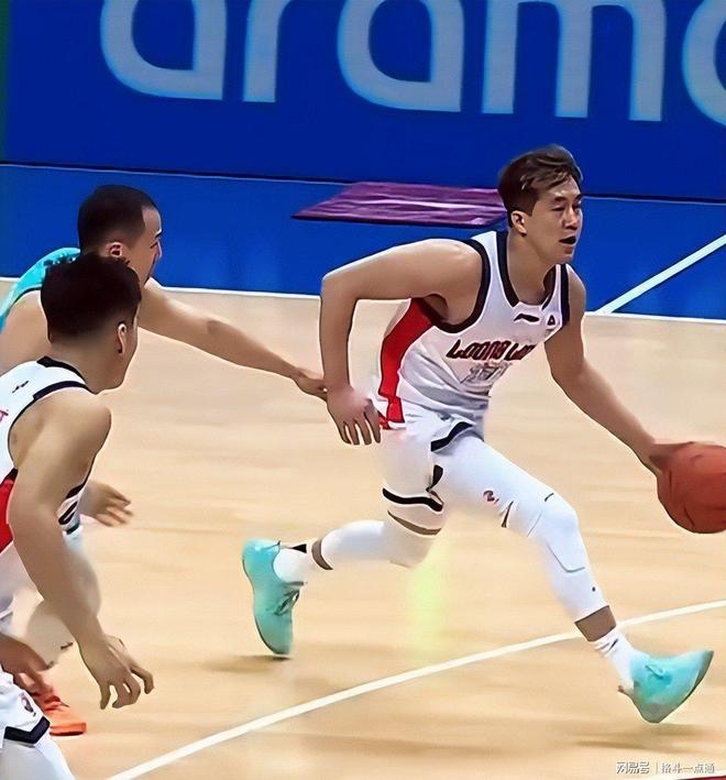 这也行？深圳男篮今夜单刀错失莱万多夫斯基在雄鹿比赛中关键助攻，清晨纽卡斯尔调整名单以备NBA季后赛
