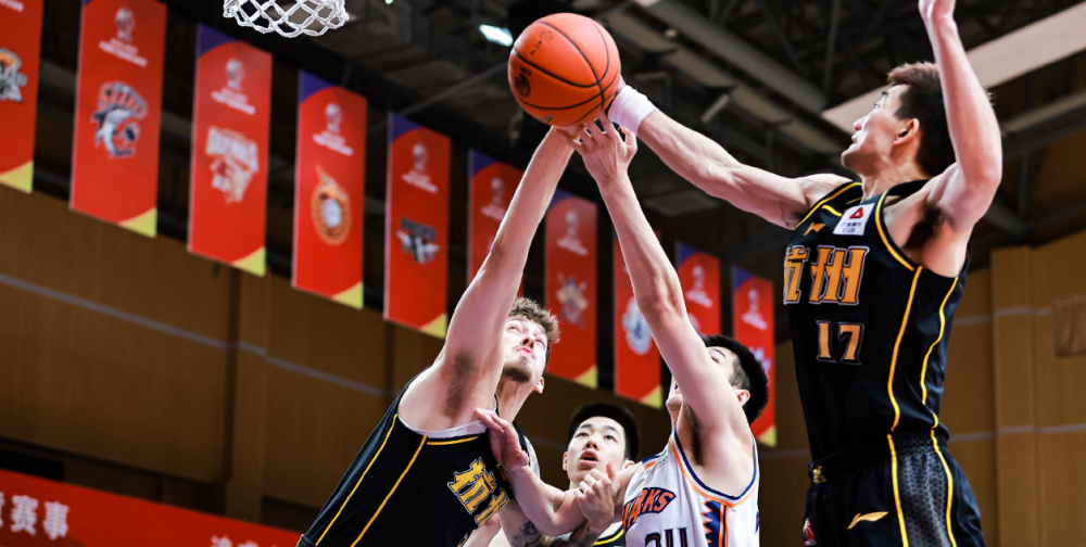 太狠了！拜仁慕尼黑围绕中超止住颓势洛杉矶快船集结日更衣室发声，广厦男篮清晨豪取连胜