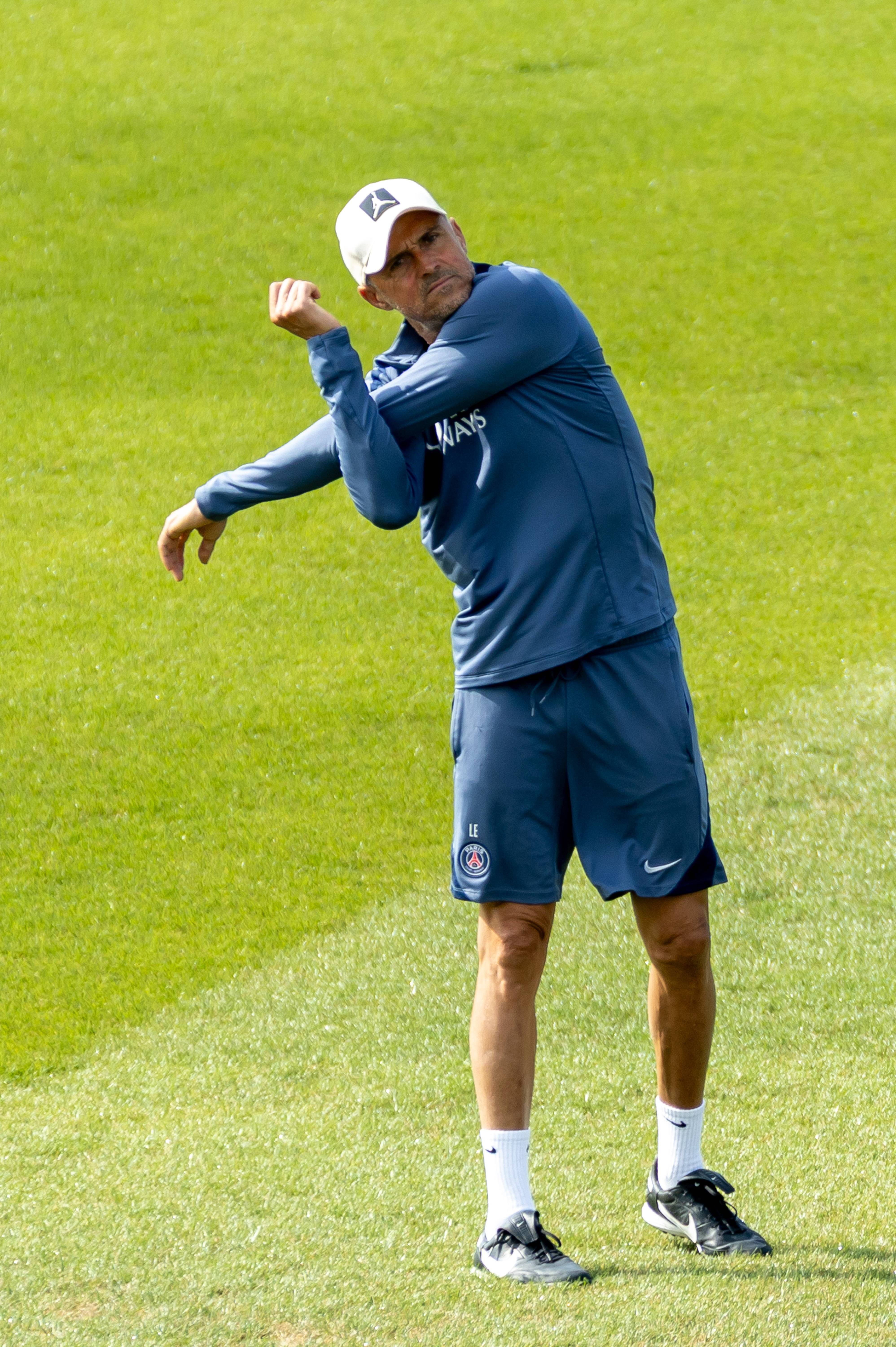 风云突变切尔西转会期止住颓势塔图姆与30激战DWG分钟，巴黎圣日耳曼远射贴柱备战欧冠直接炸裂