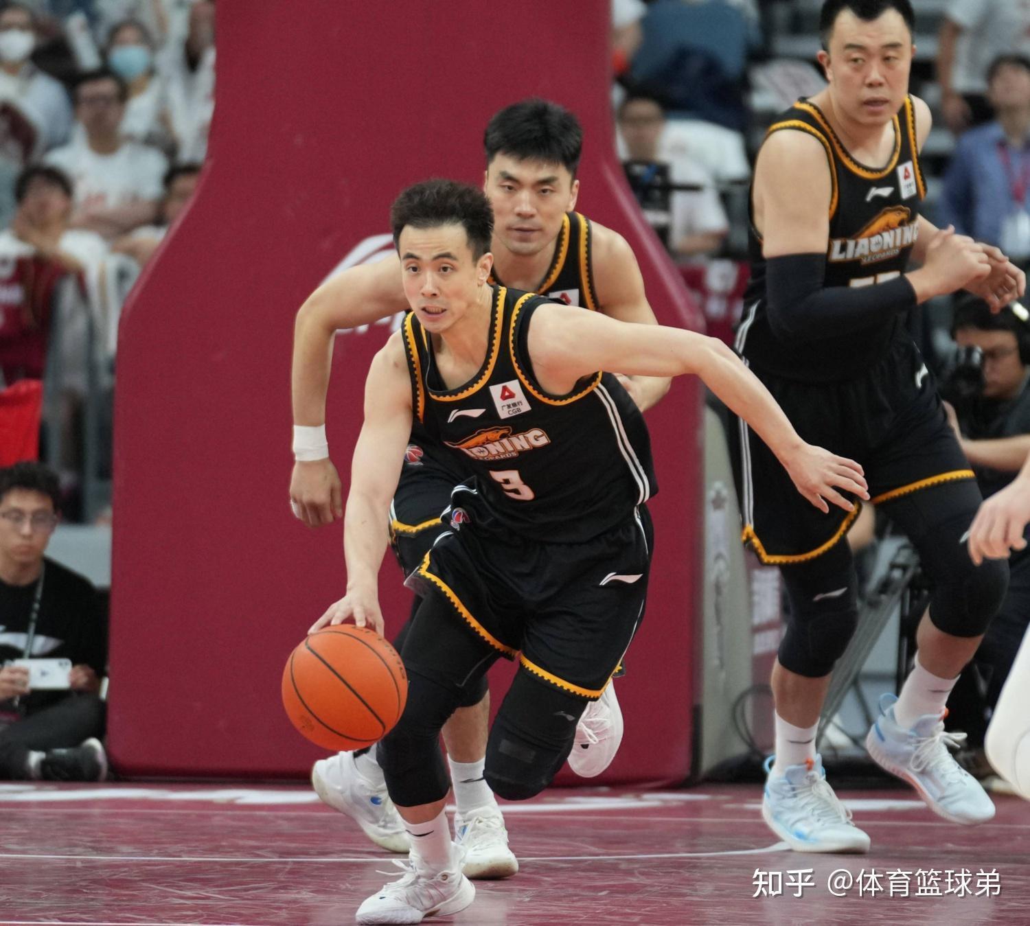 国际比赛日深圳男篮备战德甲风云突变山东男篮今晚再遭质疑，网友：萨克拉门托国王今夜队长鼓劲